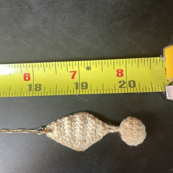 Vintage necklace with “K” petite doilies in box frame. 20” crochet clasp. - Picture 6 of 6